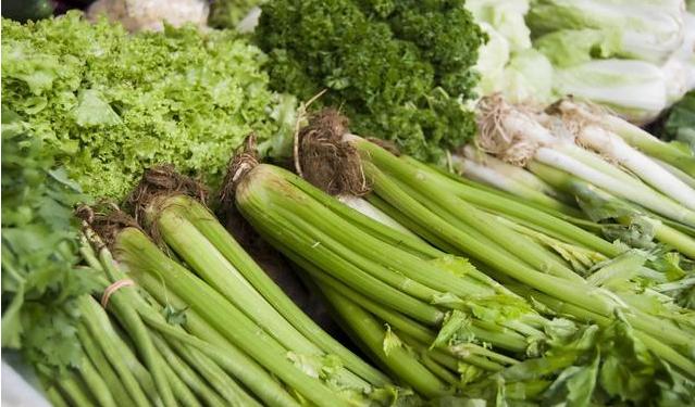 芹菜根茎、芹菜叶，哪个地方的营养价值最高？营养师告诉你扔不扔